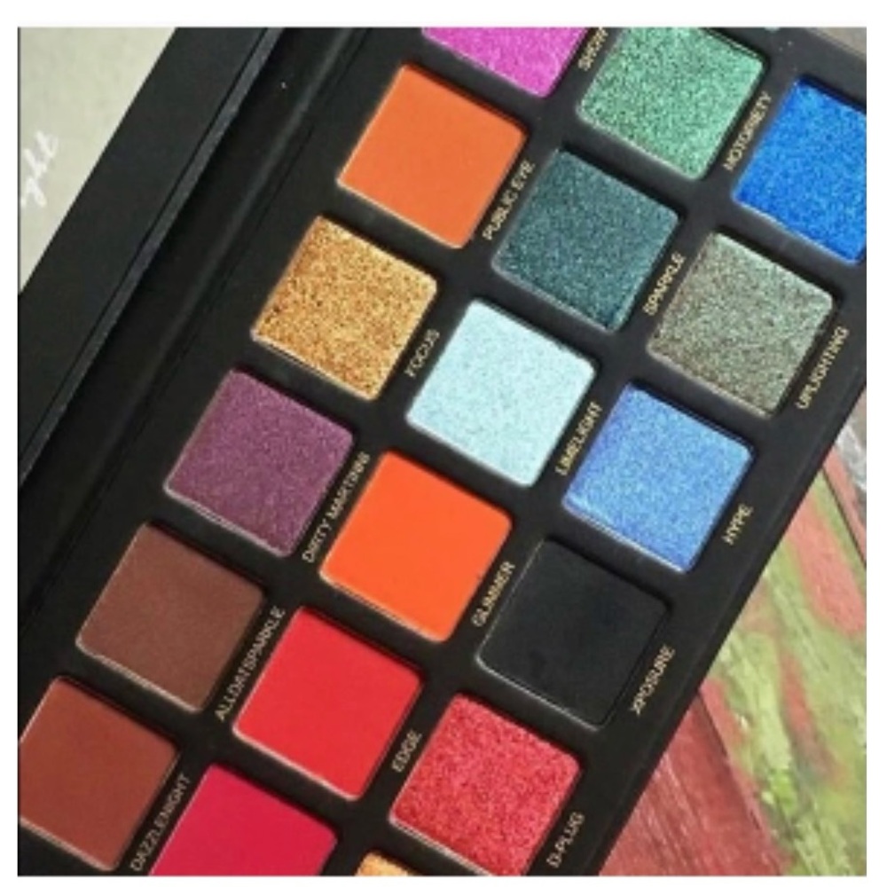 OPV Beauty London eyeshadow palette - Picture 3 of 4